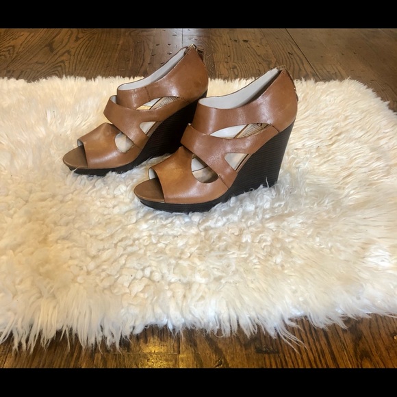 Beautiful Tan MRKT Wedge Open Toe Sandals - Picture 1 of 8